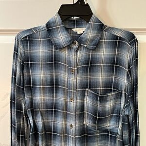Aeropostale Navy and White Checkered Button-Down Shirt